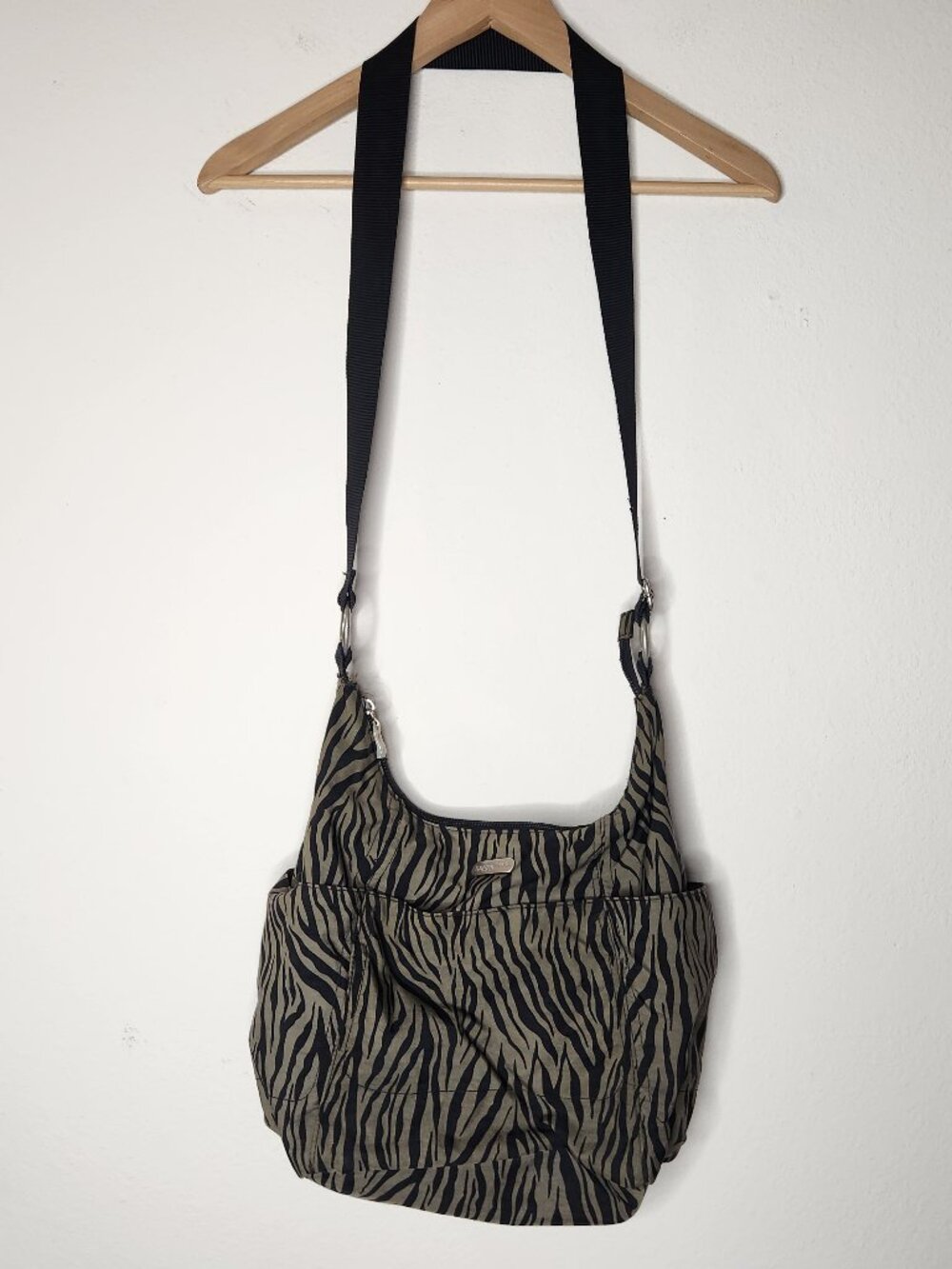 Baggallini Womens Green Black Animal Print Crossbody Medium Purse Bag